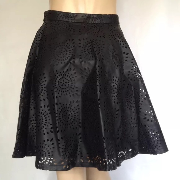 ❤️ BB DAKOTA ❤️ SKIRT VEGAN LEATHER LAZER CUTOUT - Picture 3 of 4